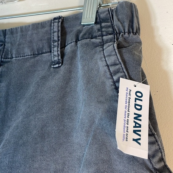 NWT. Old Navy Medium High Rise Denim Shorts. - Picture 3 of 11